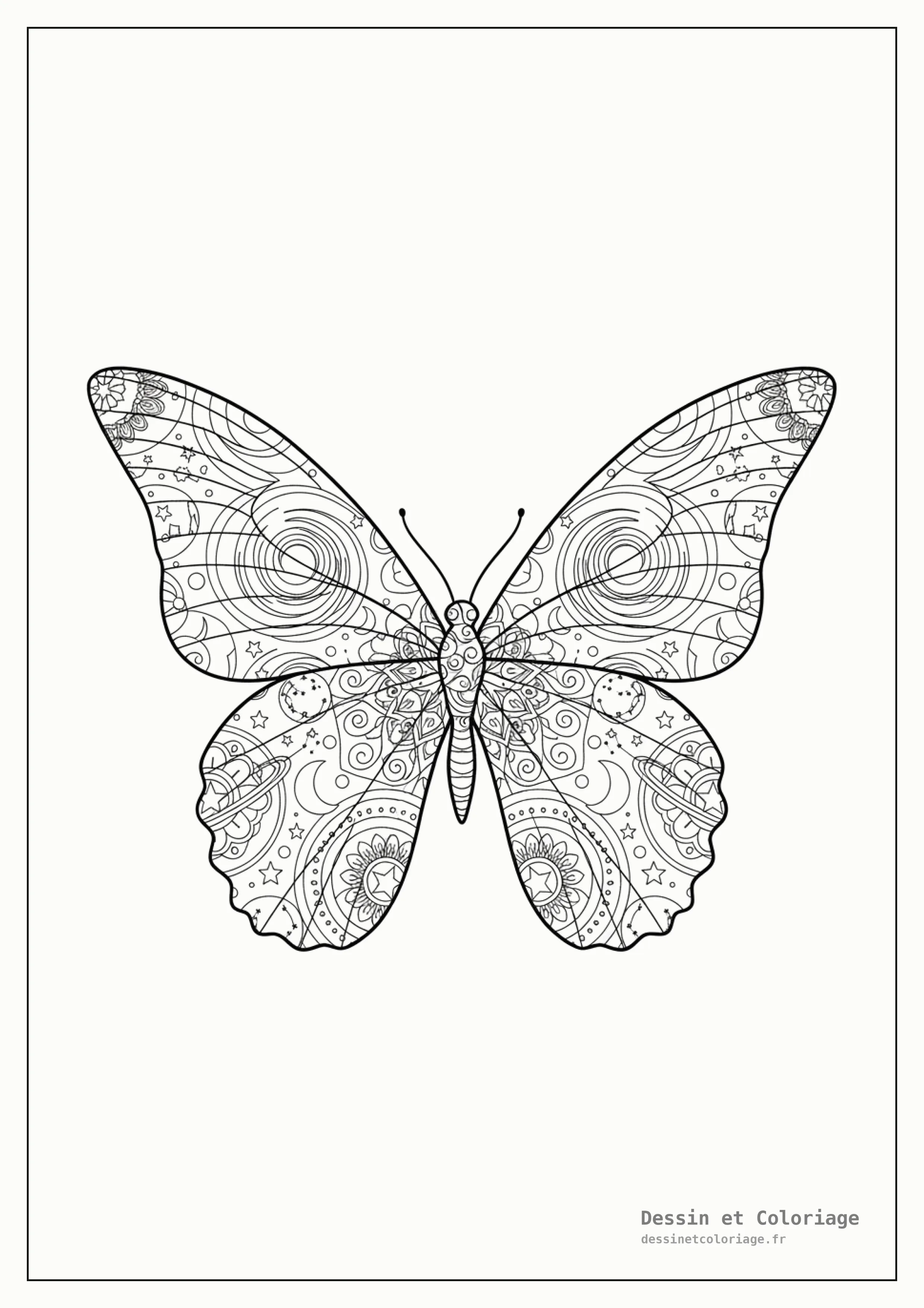 coloriage papillon mandala — Papillon aux ailes ornées de motifs de mandala célestes, avec étoiles, planètes et galaxies, évoquant le cosmos.